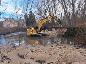 La CHD inicia la retirada del azud de Puente Mesa (Segovia) en el río Cega